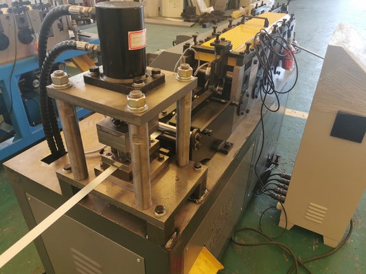 Macchina per la chiusura dell'anello di chiusura per la chiusura del tamburo