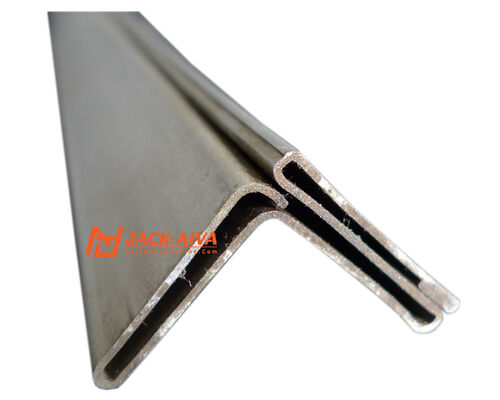 La macchina per formare il rotolo di S Cleat.